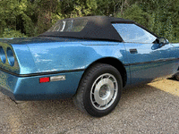 Image 4 of 18 of a 1987 CHEVROLET CORVETTE