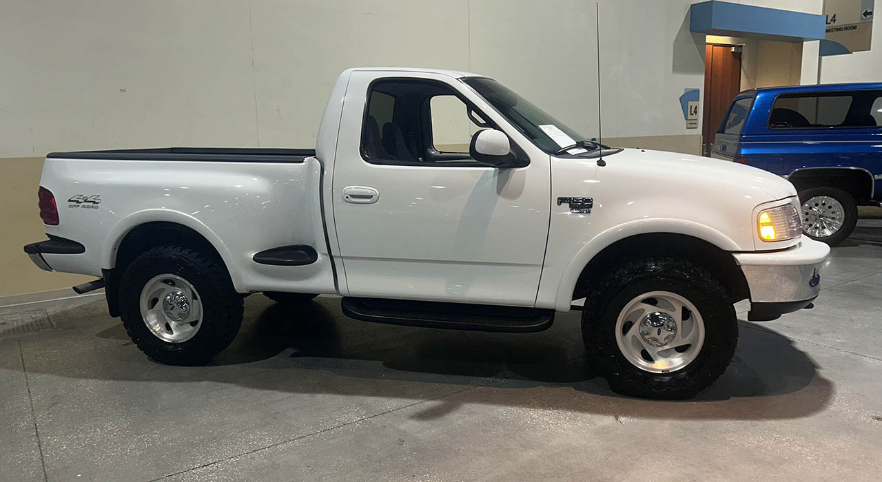 2nd Image of a 1998 FORD F-150 1/2 TON 4X4