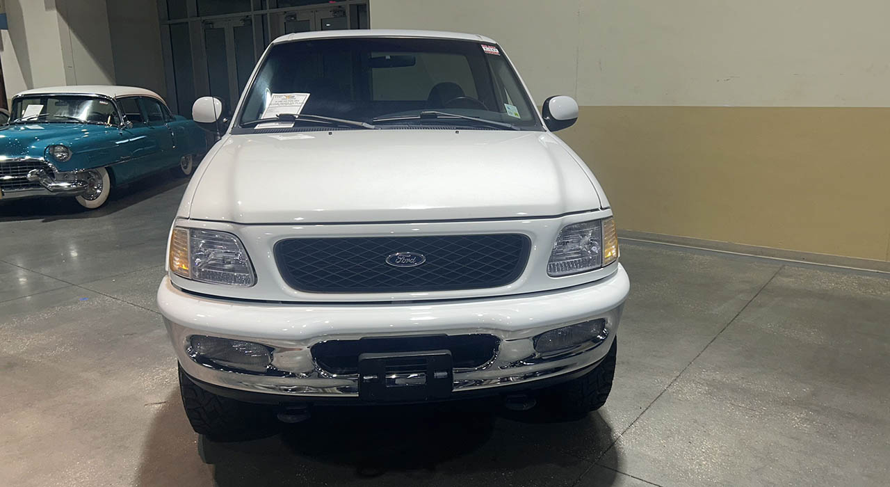 3rd Image of a 1998 FORD F-150 1/2 TON 4X4