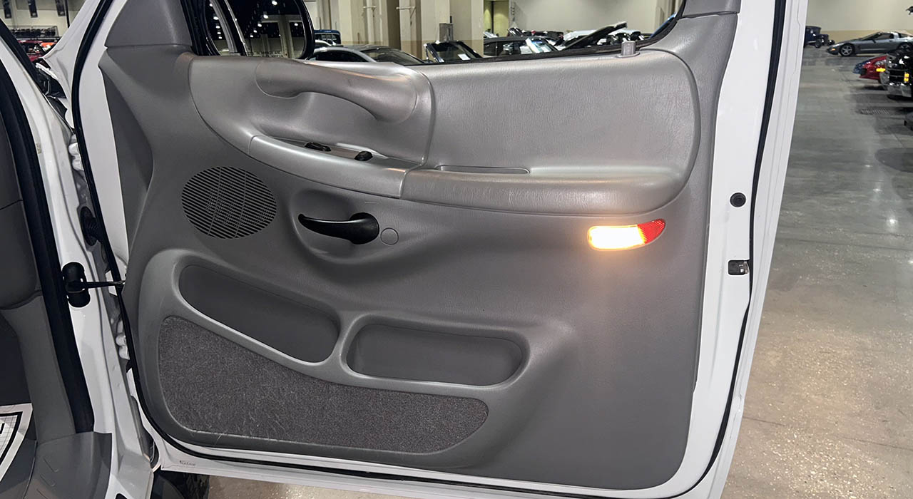 7th Image of a 1998 FORD F-150 1/2 TON 4X4