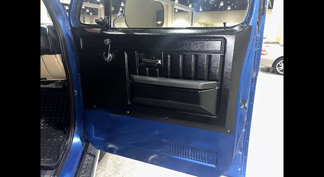 3rd Image of a 1986 CHEVROLET D10 MILITARY BLAZER 1/2 TON