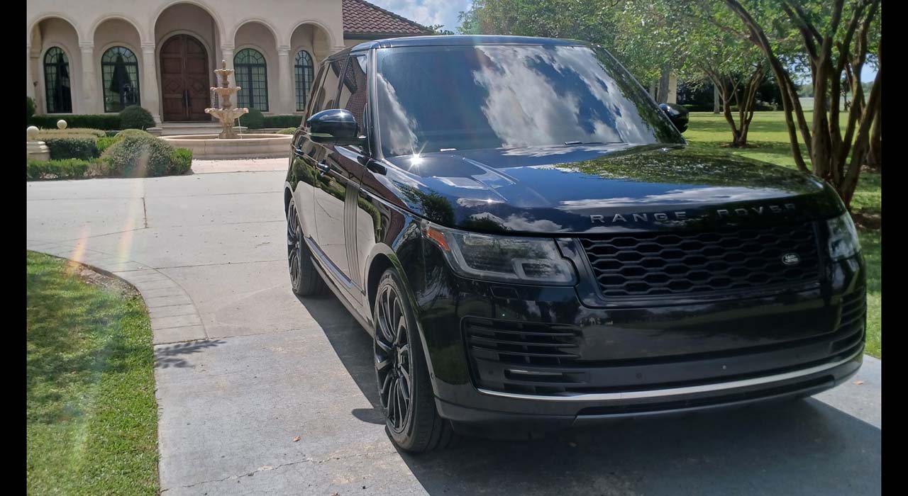 3rd Image of a 2019 LAND ROVER RANGE ROVER HSE