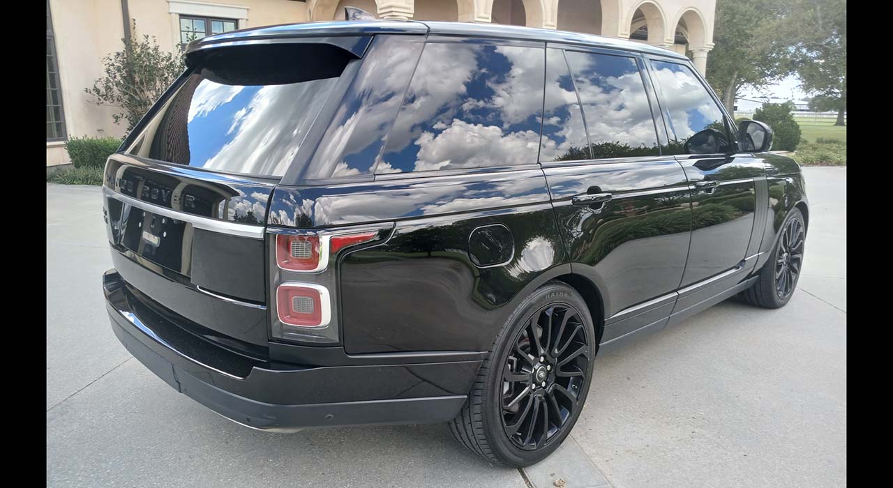 4th Image of a 2019 LAND ROVER RANGE ROVER HSE