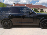 Image 8 of 11 of a 2019 LAND ROVER RANGE ROVER HSE