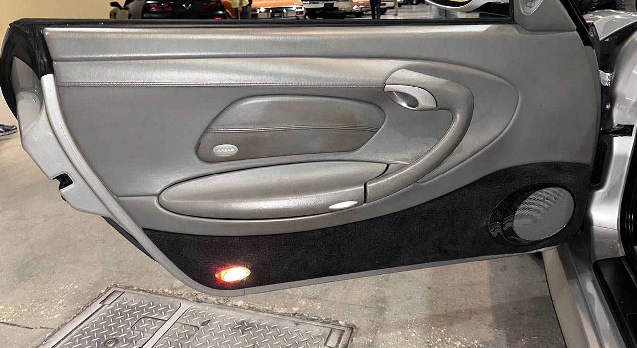 6th Image of a 2004 PORSCHE 911 TURBO