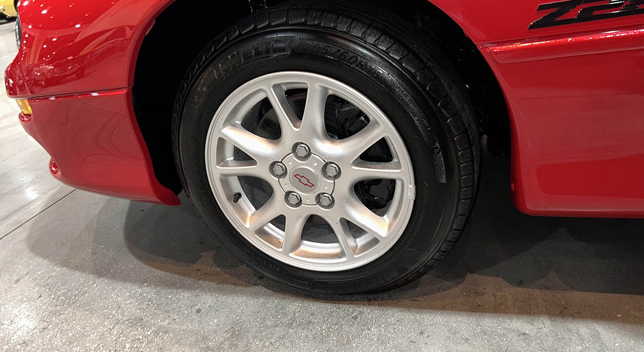 4th Image of a 2001 CHEVROLET CAMARO Z28