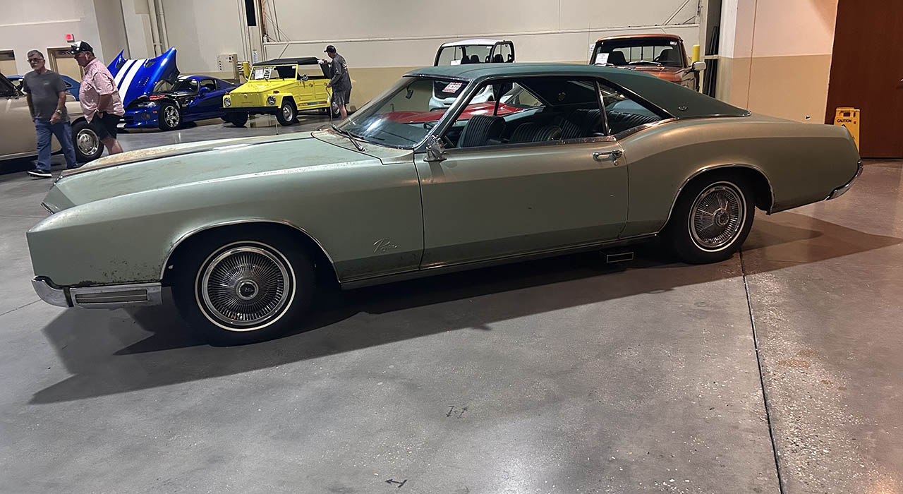 1st Image of a 1967 BUICK RIVIERA