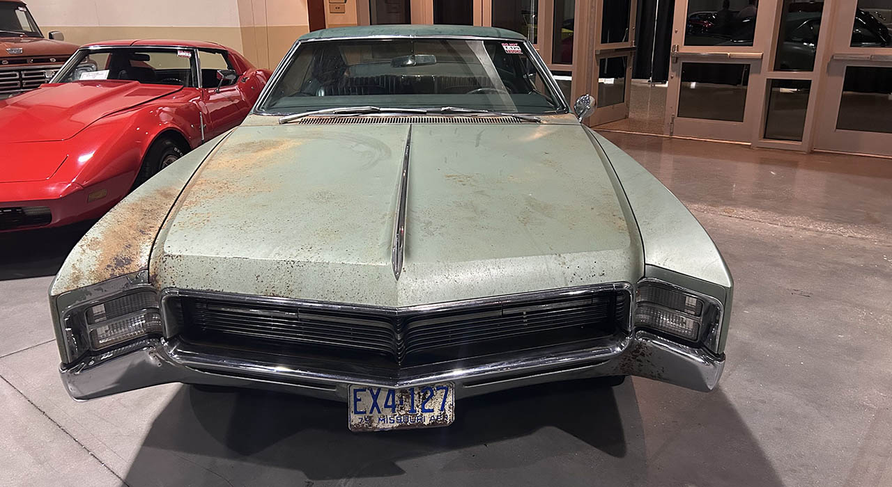 3rd Image of a 1967 BUICK RIVIERA