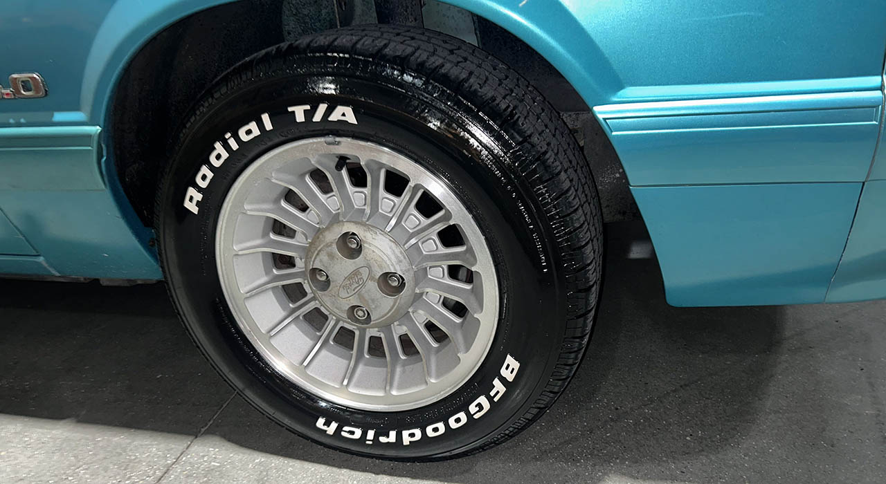 4th Image of a 1992 FORD MUSTANG LX