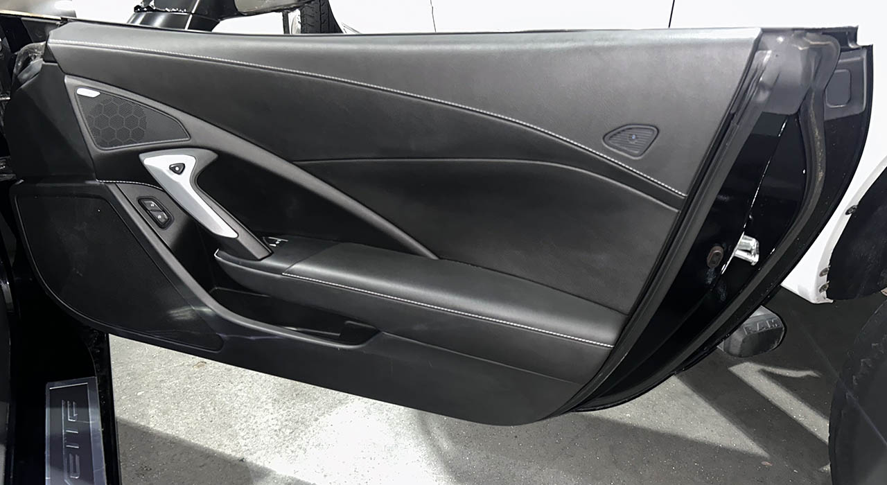 5th Image of a 2019 CHEVROLET CORVETTE STINGRAY