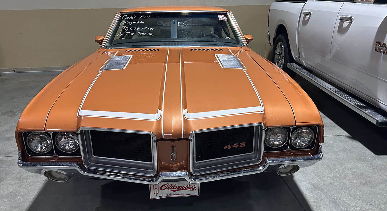 3rd Image of a 1971 OLDSMOBILE CUTLAS