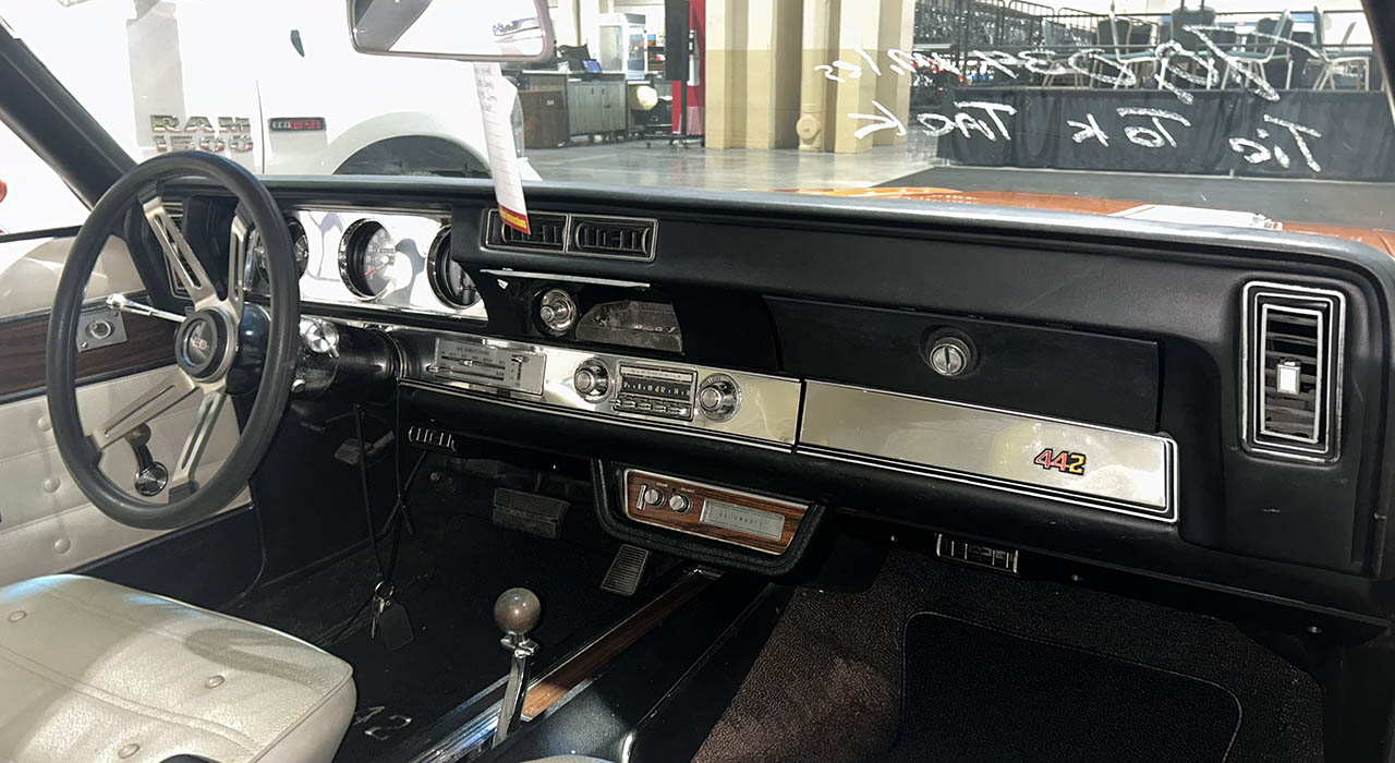 8th Image of a 1971 OLDSMOBILE CUTLAS