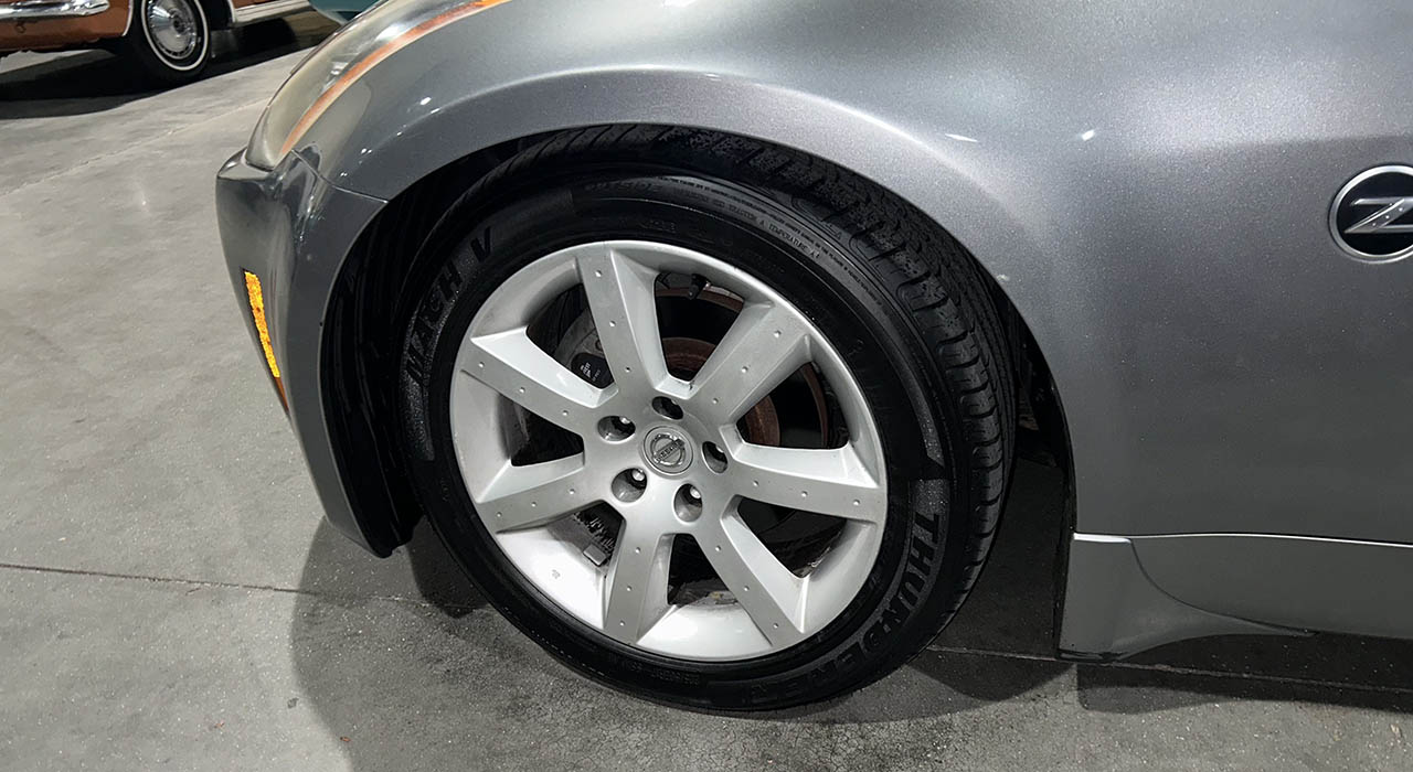 5th Image of a 2004 NISSAN 350Z