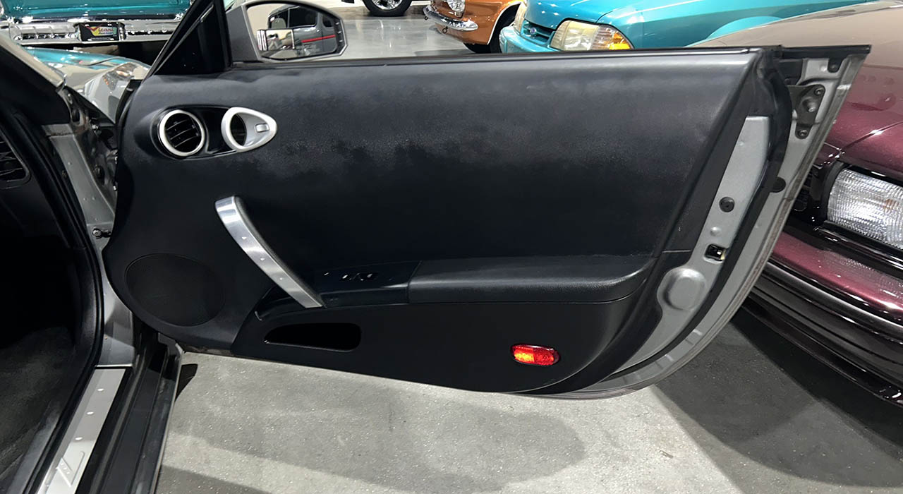 6th Image of a 2004 NISSAN 350Z