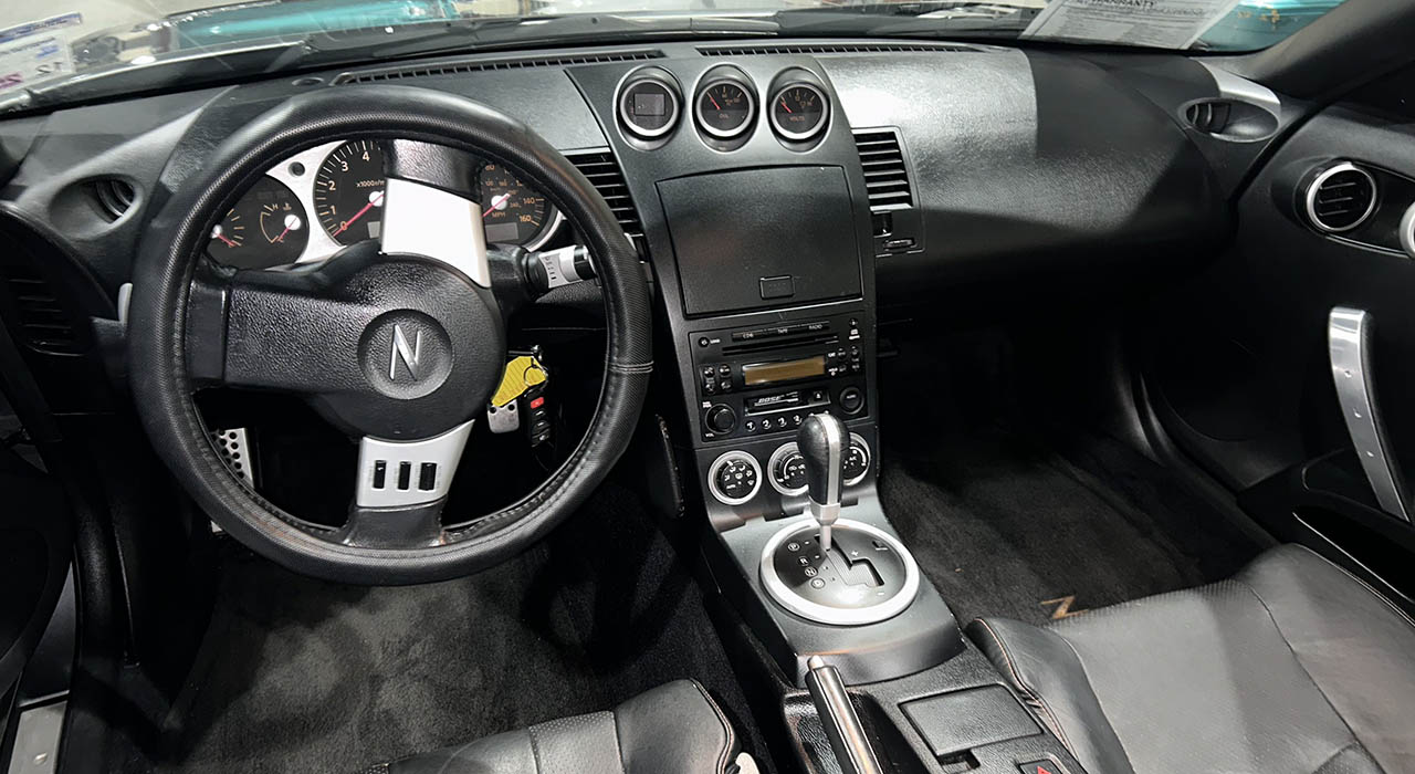 8th Image of a 2004 NISSAN 350Z