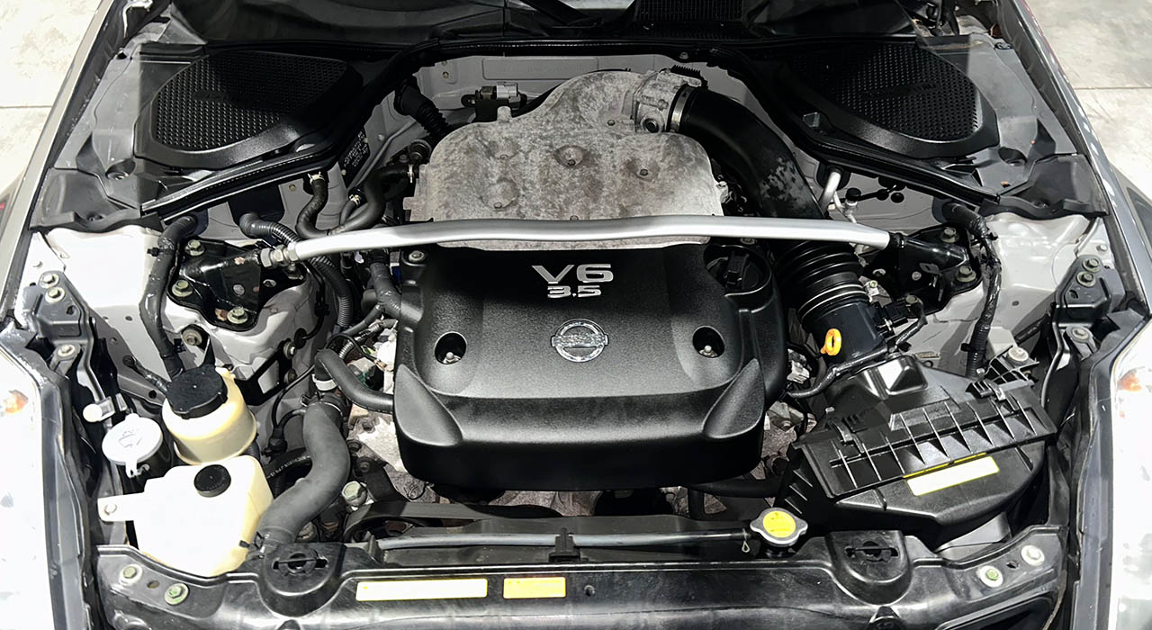 11th Image of a 2004 NISSAN 350Z