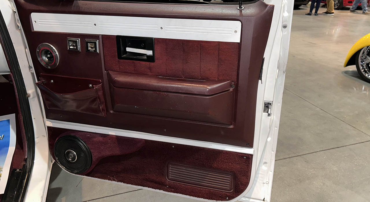 5th Image of a 1986 CHEVROLET C30