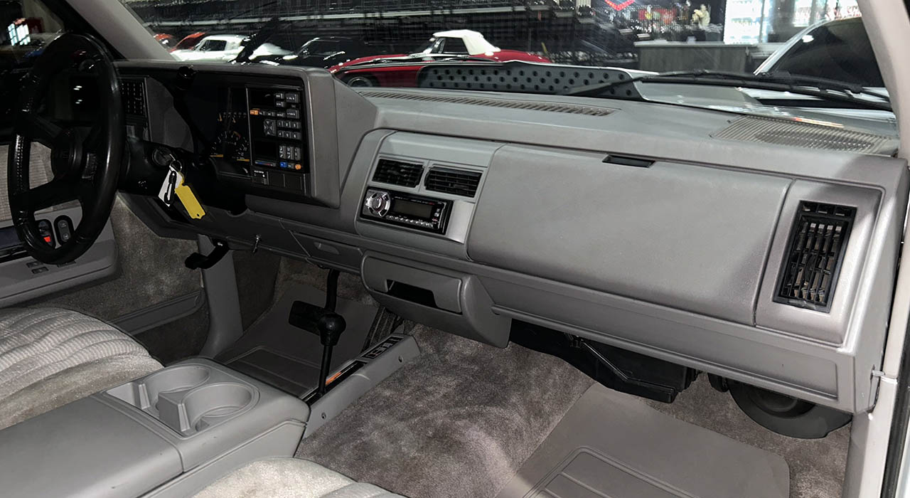 9th Image of a 1993 GMC YUKON