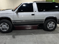 Image 3 of 15 of a 1993 GMC YUKON