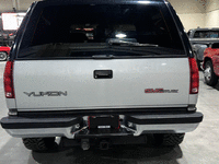 Image 5 of 15 of a 1993 GMC YUKON