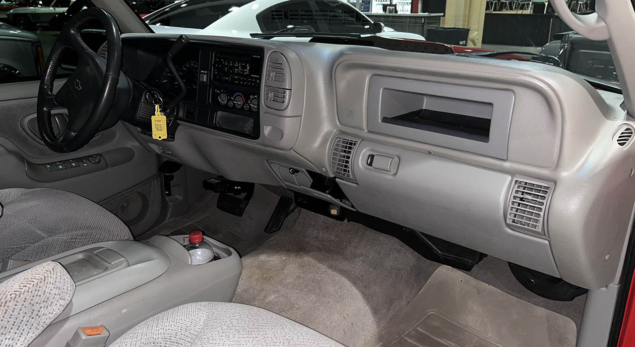 10th Image of a 1998 CHEVROLET C3500