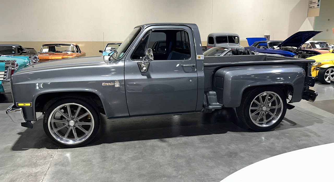 2nd Image of a 1986 CHEVROLET C10