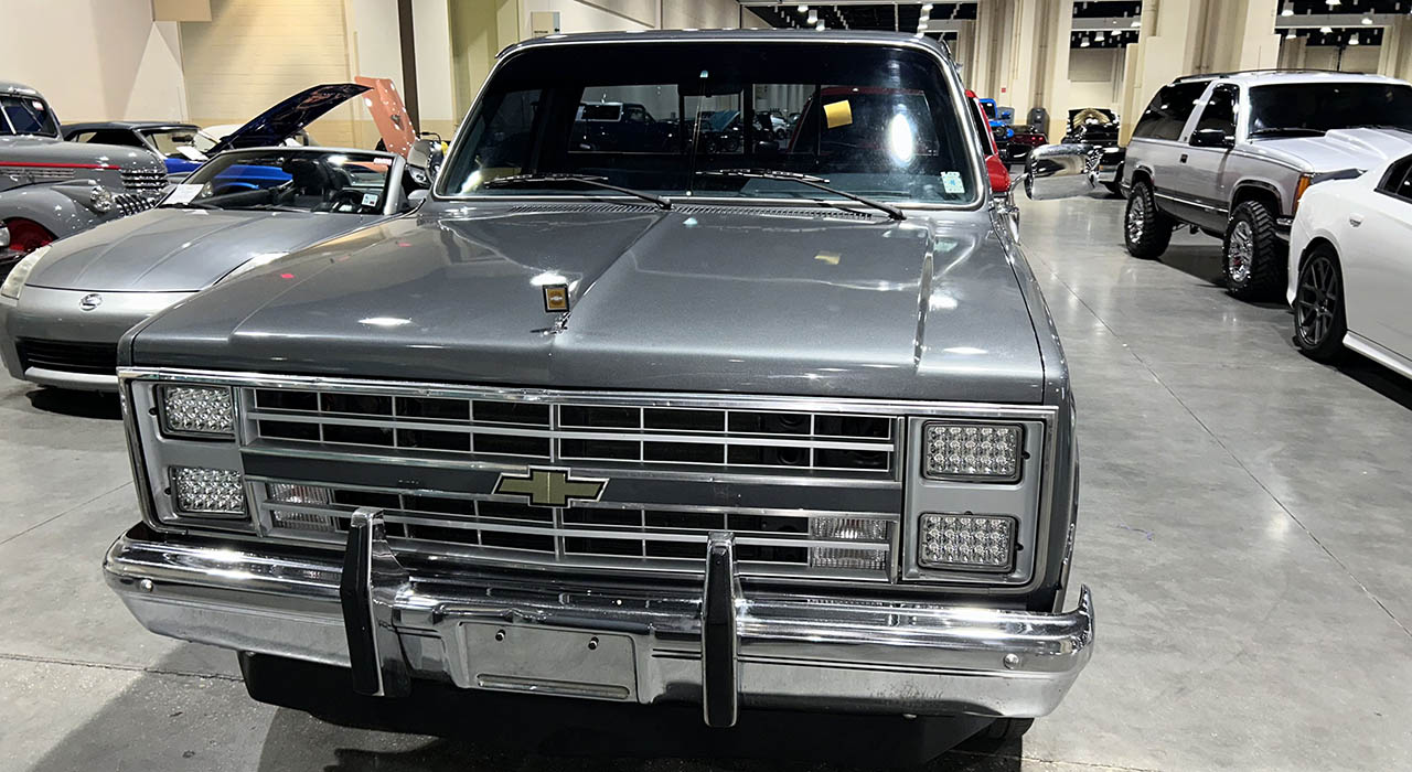3rd Image of a 1986 CHEVROLET C10