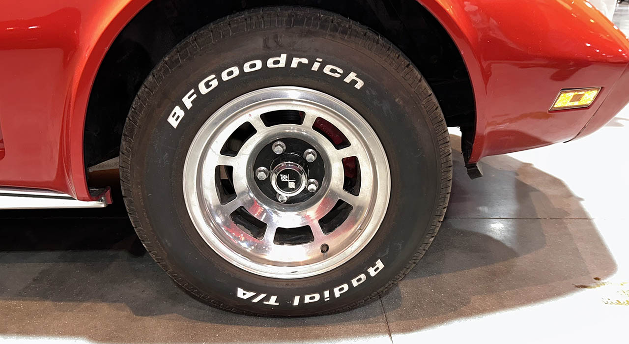 3rd Image of a 1977 CHEVROLET CORVETTE