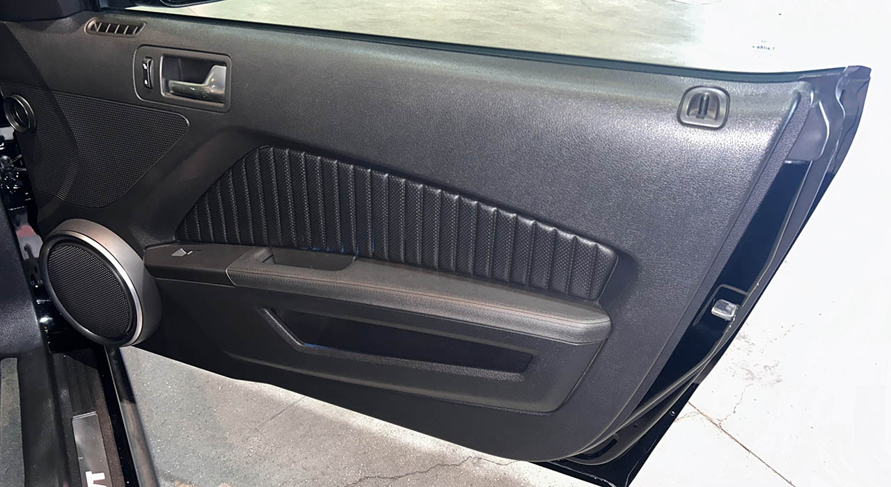 5th Image of a 2012 FORD MUSTANG SHELBY GT500