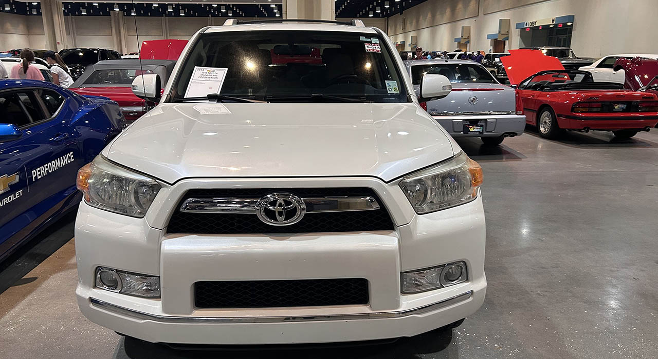 3rd Image of a 2012 TOYOTA 4RUNNER SR5