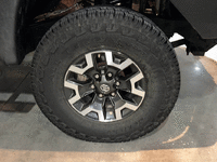 Image 6 of 13 of a 2011 TOYOTA TACOMA
