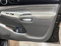 Image 7 of 13 of a 2011 TOYOTA TACOMA