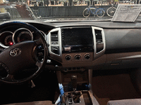 Image 8 of 13 of a 2011 TOYOTA TACOMA