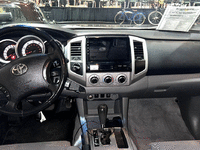 Image 9 of 13 of a 2011 TOYOTA TACOMA