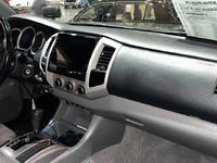 Image 13 of 13 of a 2011 TOYOTA TACOMA