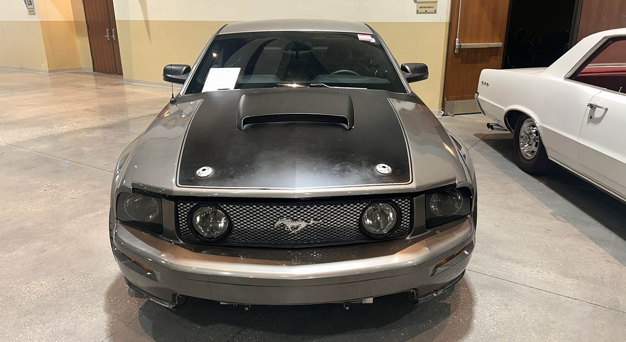 3rd Image of a 2005 FORD MUSTANG GT