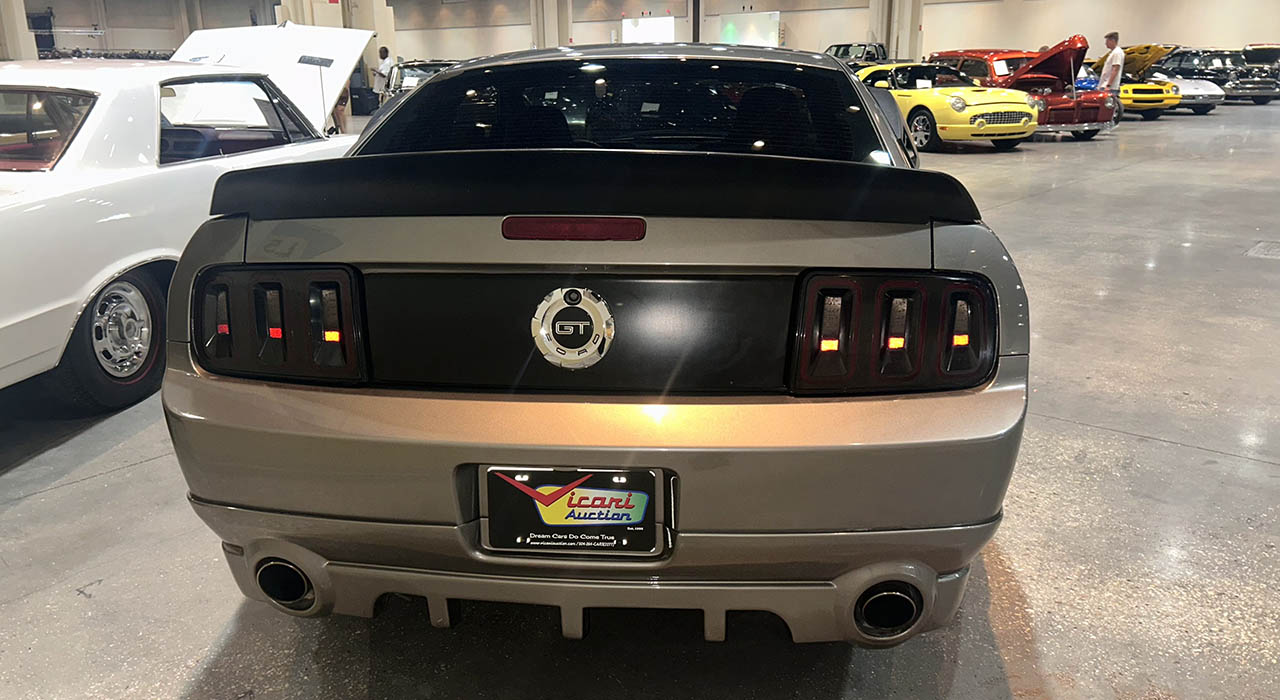 4th Image of a 2005 FORD MUSTANG GT