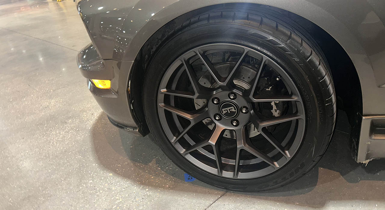 5th Image of a 2005 FORD MUSTANG GT