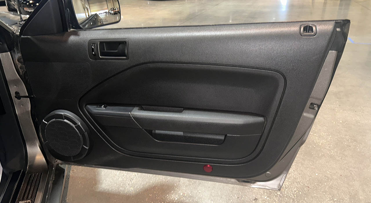 6th Image of a 2005 FORD MUSTANG GT