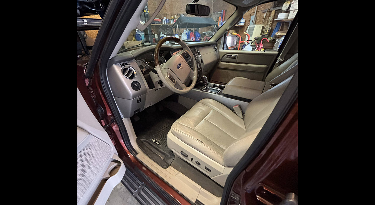 3rd Image of a 2008 FORD EXPEDITION