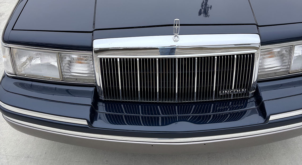6th Image of a 1992 LINCOLN TOWNCAR