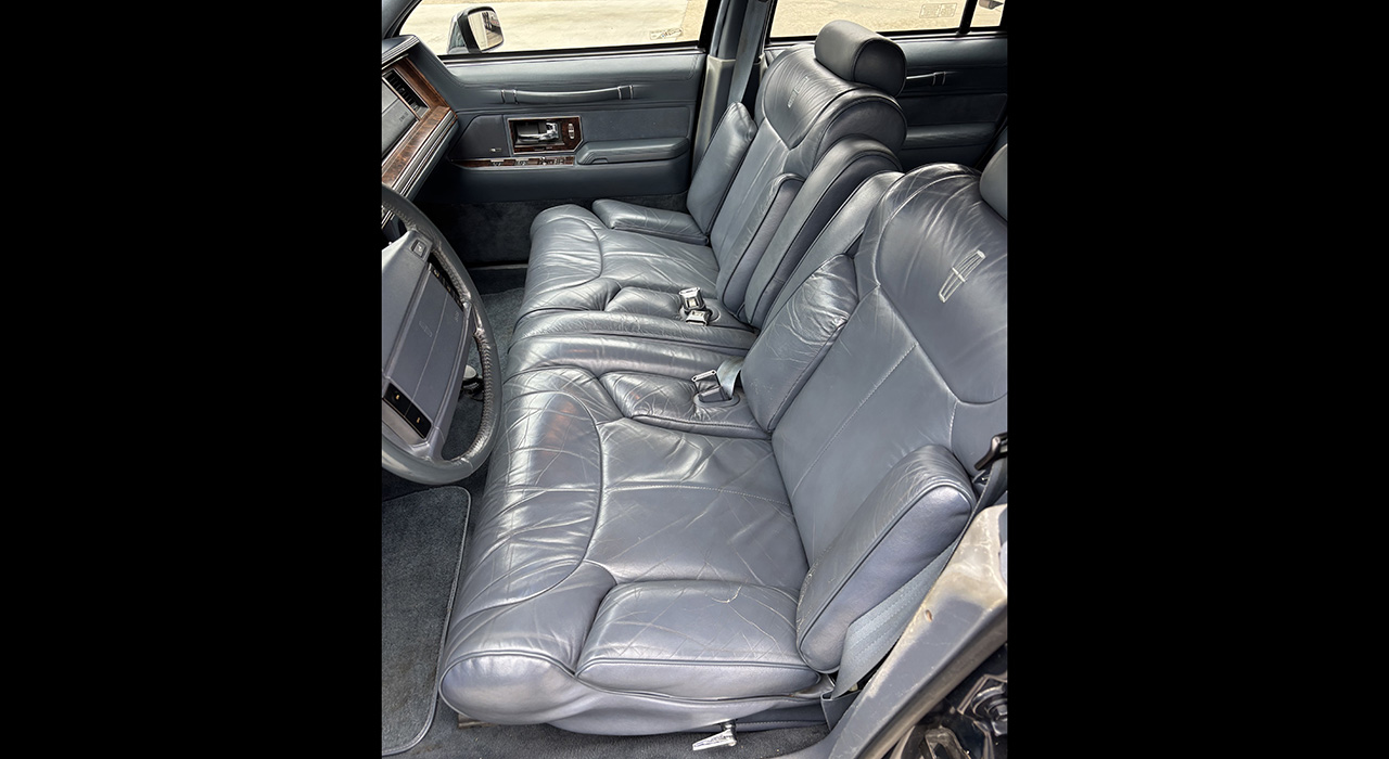 8th Image of a 1992 LINCOLN TOWNCAR