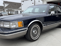 Image 2 of 16 of a 1992 LINCOLN TOWNCAR