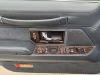 Image 12 of 16 of a 1992 LINCOLN TOWNCAR