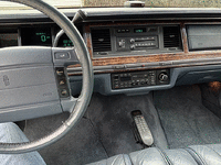Image 13 of 16 of a 1992 LINCOLN TOWNCAR