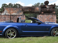 Image 4 of 7 of a 2007 FORD MUSTANG