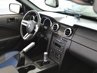 Image 6 of 7 of a 2007 FORD MUSTANG