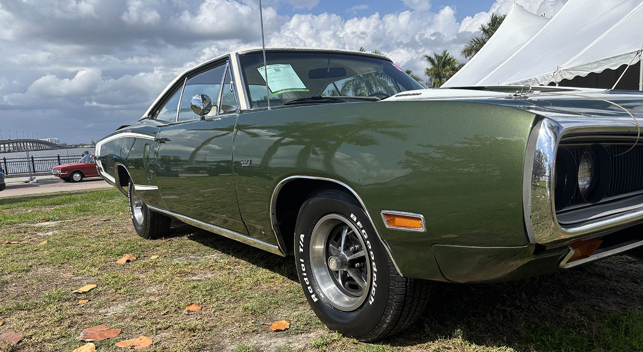 2nd Image of a 1970 DODGE SUPERBEE