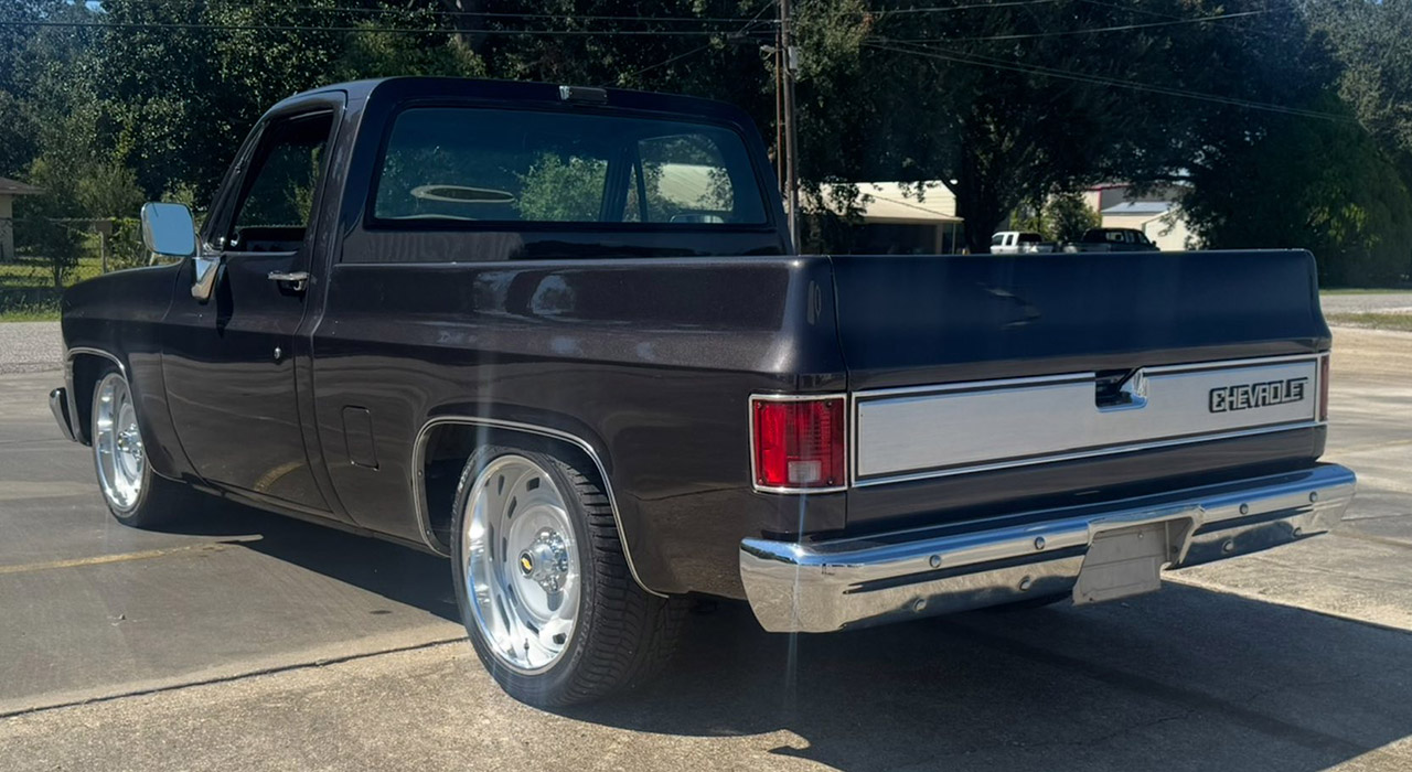 2nd Image of a 1983 CHEVROLET C10