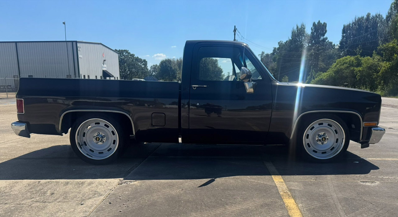 3rd Image of a 1983 CHEVROLET C10